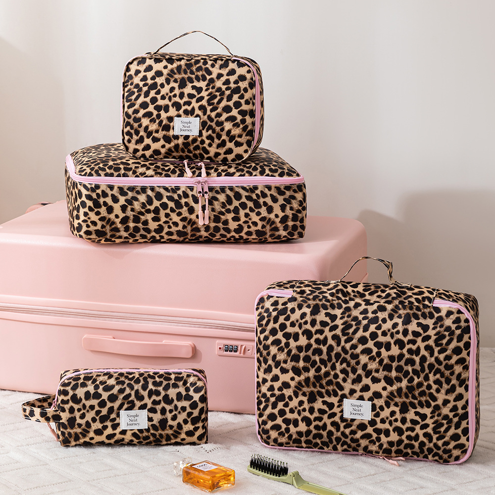 Trousse de maquillage léopard, - Women Accessories List avis et prix