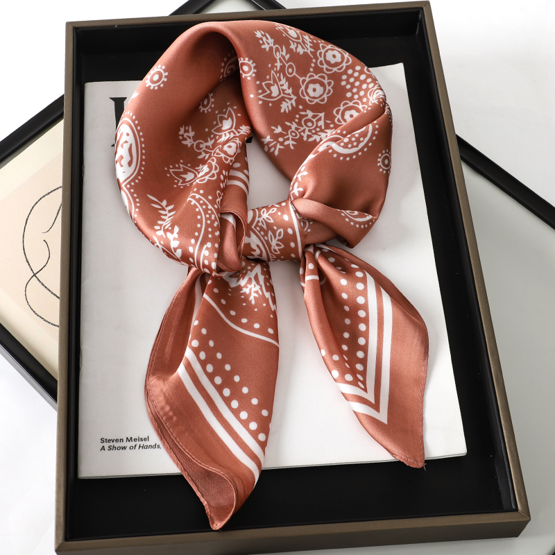 Marque de luxe soie carré Pais - Women Accessories Brands avis et prix